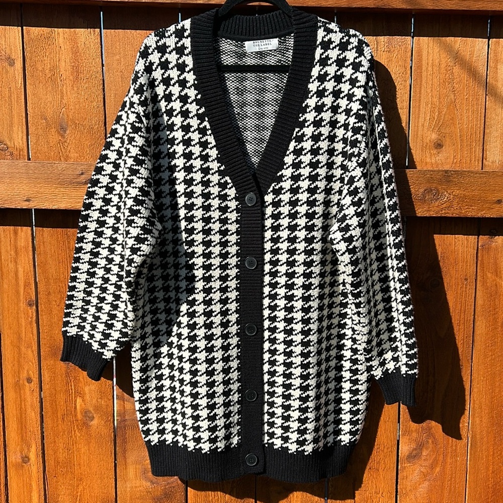 Brunette The Label houndstooth long sweater. L/XL
Worn with care